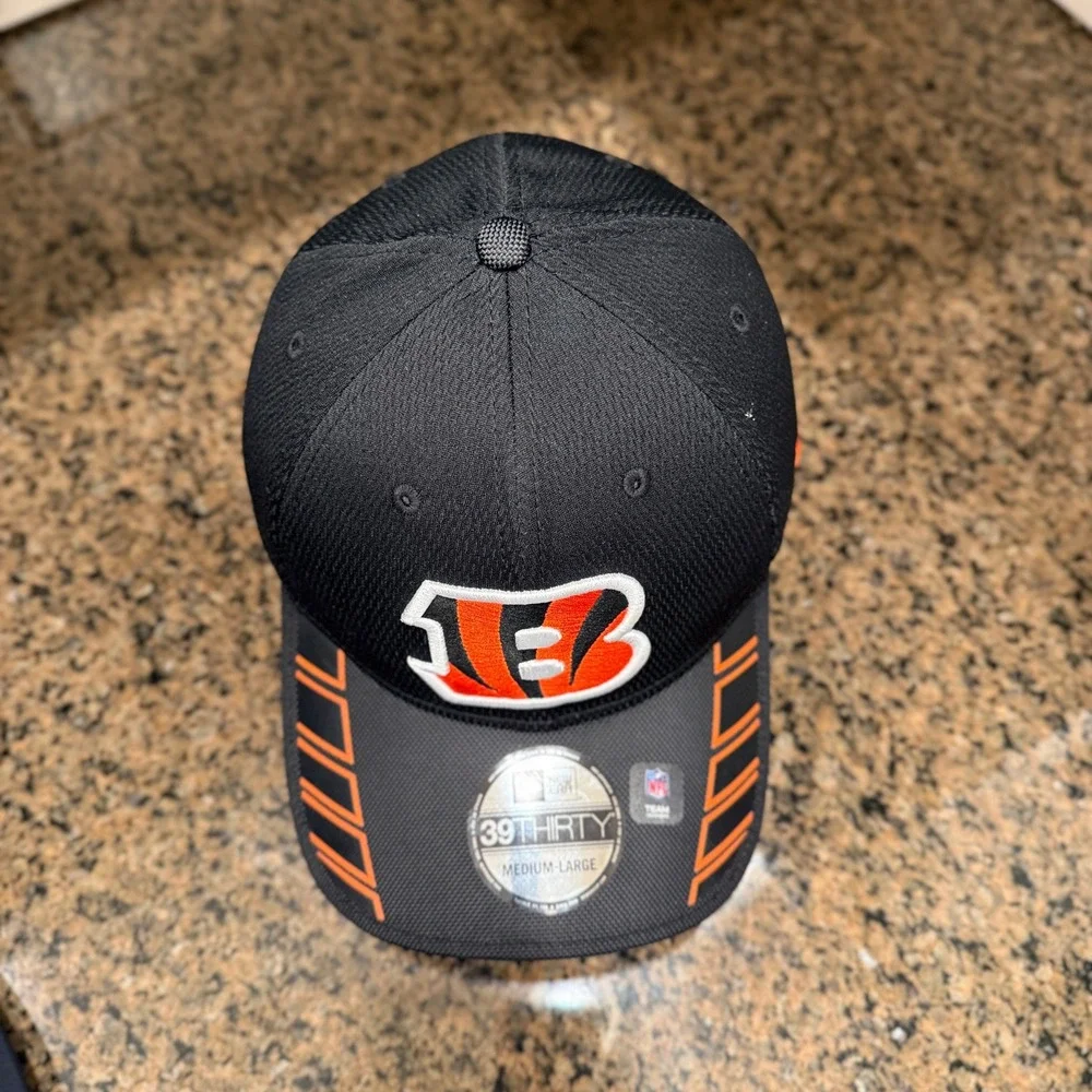 Cincinnati Bengals New Era 39THIRTY Stretch Fit Hat Cap M/L Black Orange NFL New